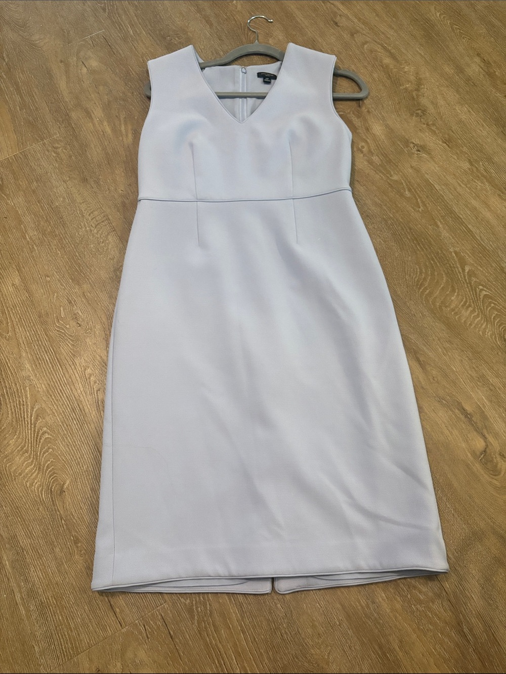 Ann Taylor Sleeveless V-Neck Sheath Dress in Pale Lavender